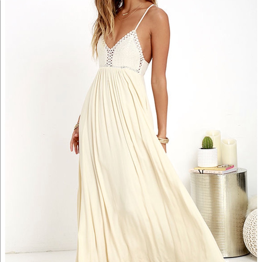 ❌SOLD❌ Lulu’s hippie crochet cream maxi dress- XS